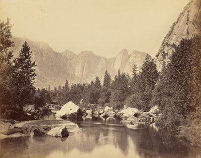 [Uitzicht op de Merced - Cathedral Rocks in de verte]. door Carleton Watkins