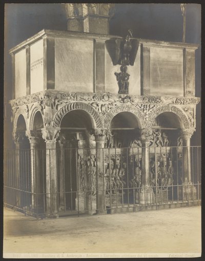 Milaan - Basiliek van S. Ambrogio - 6e-eeuwse christelijke ambo en sarcofaag door Carlo Brogi