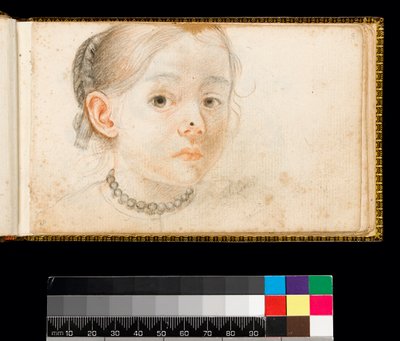 Hoofd en schouders van een jong meisje, haar haar gevlochten rond de achterkant van haar hoofd, met een ketting, 1667-1670 door Carlo Dolci