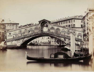 Uitzicht op het Canal Grande met de Ponte di Rialto in Venetië door Carlo Naya