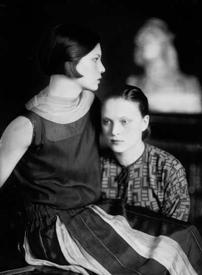 Portret van Wanda en Marion Wulz, Triëst, c.1920 door Carlo Wulz