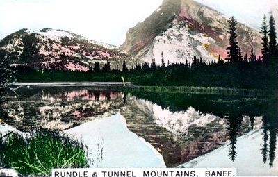 Mounts Rundle en Tunnel, Banff, Alberta, Canada, c1920s door Cavenders Ltd
