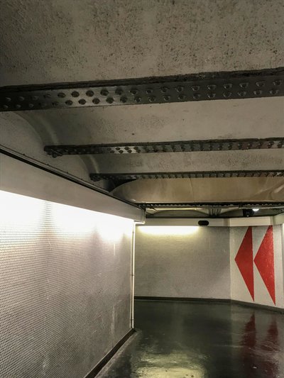Compositie - Metro, 2019 (foto) door Cécile Jamet