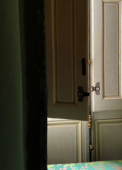 Compositie - Raam, 2022 (foto) door Cécile Jamet