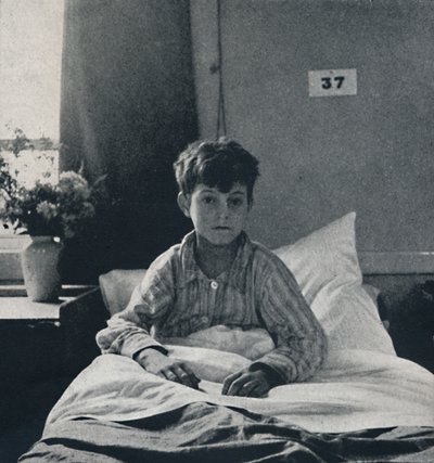 Een klein kind dat licht ademt en zijn leven in elke ledemaat voelt, wat zou het moeten weten door Cecil Beaton