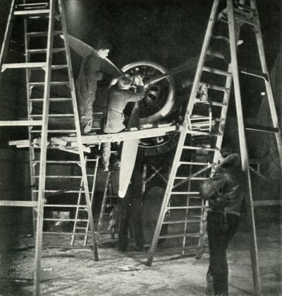 Vluchtmechanica, ook een W.A.A.F. vak, c1943 door Cecil Beaton
