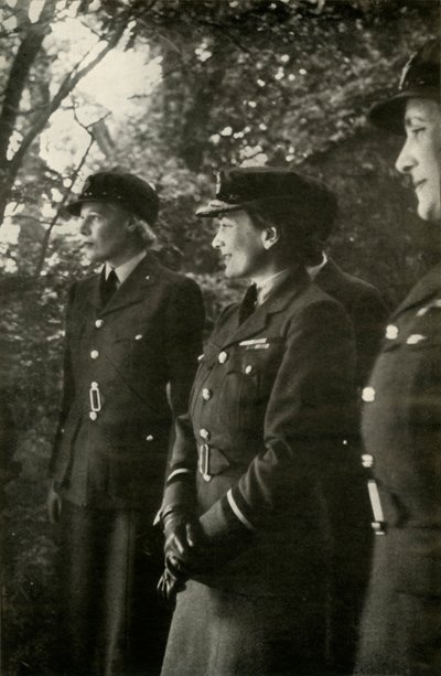 H.K.H. De Hertogin van Gloucester, Luchtcommandant, ca. 1943 door Cecil Beaton