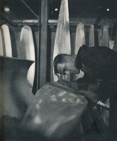 Meten van schroefbladen, 1941 door Cecil Beaton