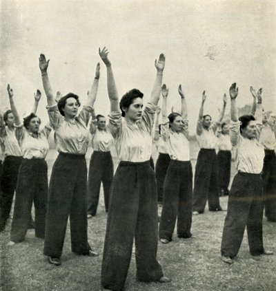 Lichamelijke Oefening bij een Rekruten Depot, ca. 1943 door Cecil Beaton