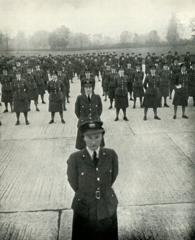 W.A.A.F. Officieren bij hun Instructieschool door Cecil Beaton