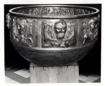 Replica op ware grootte van de Gundestrup Ketel, origineel gemaakt in de 1e eeuw v.Chr. door Celtic