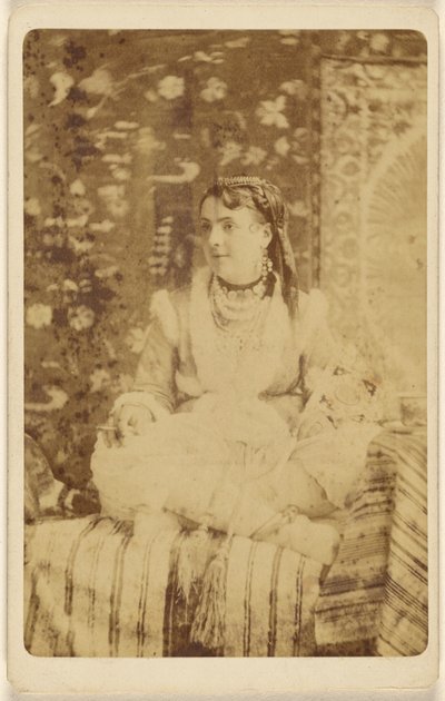 Circassische schoonheid. door Centennial Photographic Co.