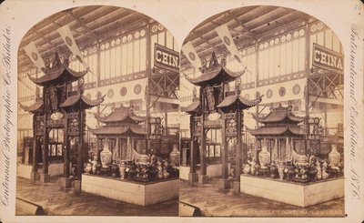 Uitzicht op het Chinese Hof, Hoofdgebouw, Centennial Exhibition, Philadelphia door Centennial Photographic Co.