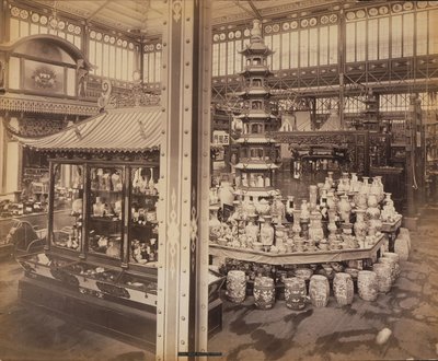 Uitzicht op de Chinese Hof, Hoofdgebouw, Centennial Tentoonstelling, Philadelphia door Centennial Photographic Co.