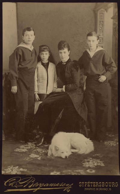 Keizerin Maria Fjodorovna met kinderen, Nicholas Alexandrovich, George Alexandrovich en Xenia Alexandrovna, door Bergamasco, Charles (Karl) (1830-1896) door Charles Bergamasco