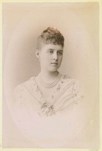 Portret van grootvorstin Alexandra Georgievna van Rusland (1870-1891), door Bergamasco, Charles (Karl) (1830-1896) door Charles Bergamasco