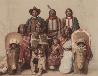 Ute Chief Severo en familie door Charles A. Nast, Detroit Photographic Company