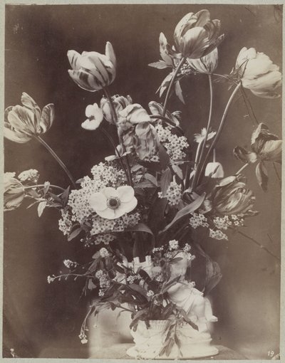 Bloemstudie in vaas met kindfiguur door Charles Aubry (manner of)