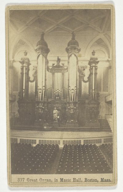 337 Groot orgel, in Music Hall, Boston, Massachusetts door Charles Bierstadt