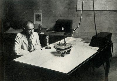 Controlepaneel op een RAF-vliegtrainingsschool, 1941 door Charles Brown