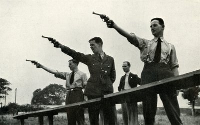 Revolvertraining op de Elementary Flying Training School, 1941 door Charles Brown