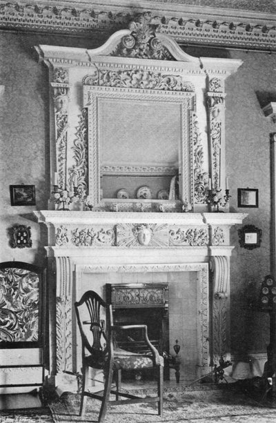 Schouw van de salon door Charles Latham