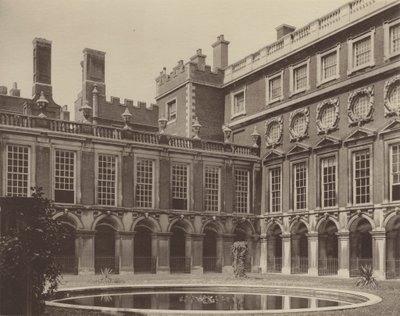 Hampton Court Palace, de Fonteinenhof door Charles Latham