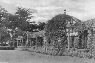 Buiten de Noordpergola door Charles Latham
