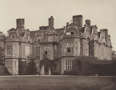 Swateley Hall, Uxbridge, de Ingangsgevel door Charles Latham