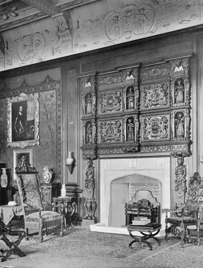 De schoorsteenmantel in de salon door Charles Latham