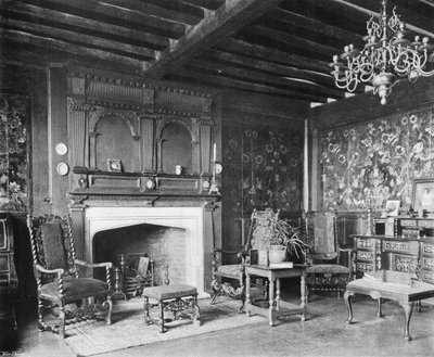 De Salon door Charles Latham