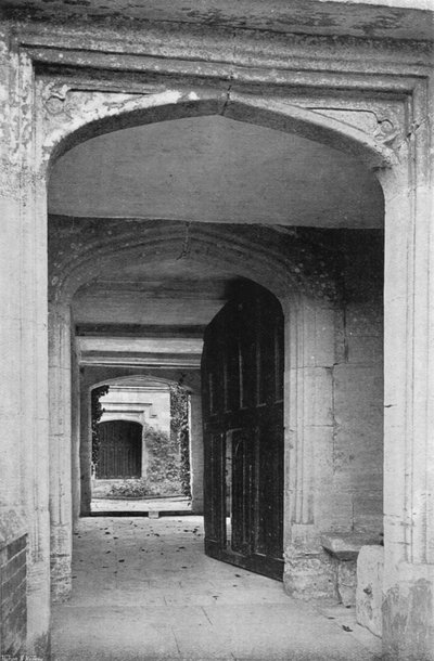 De ingang door Charles Latham