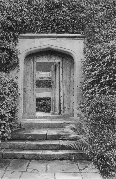 De Tuiningang door Charles Latham
