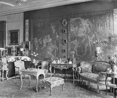 Het noordelijke uiteinde van de lange galerij door Charles Latham