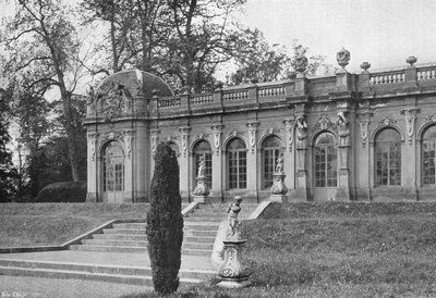 De oranjerie door Charles Latham