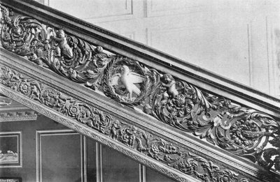 Het doorboorde houtsnijwerk van de balustrade door Charles Latham