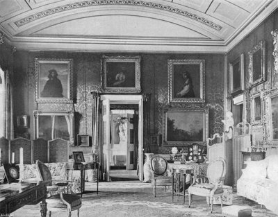 Het Zuidelijke Eind van de Salon door Charles Latham