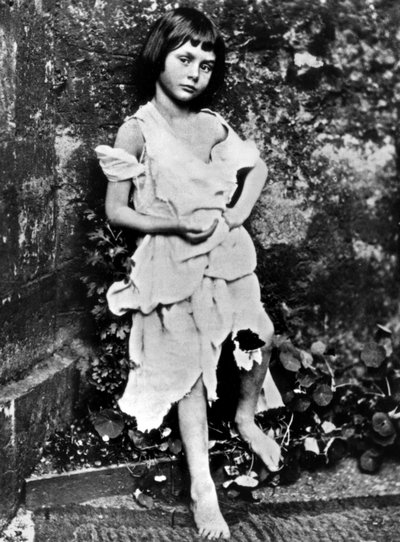 Alice Liddell, vriendin van Lewis Carroll, hier als bedelmeisje door Charles Lutwidge (1832 98) Dodgson