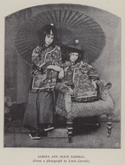 Lorina en Alice Liddell (zwart-wit foto) door Charles Lutwidge Dodgson