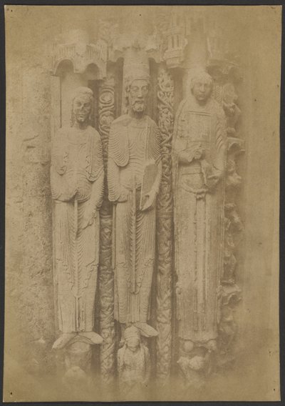[Kathedraal van Chartres: Grote figuren van het Koninklijk Portaal]. door Charles Marville