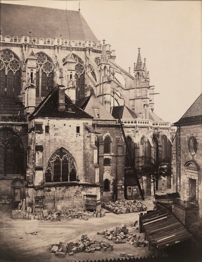 Oostzijde van de kathedraal van Troyes tijdens restauratie, Frankrijk door Charles Marville