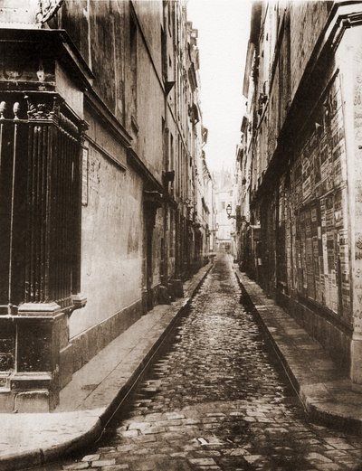 Rue Visconti in Parijs gezien vanaf de rue de Seine. 6e arrondissement door Charles Marville