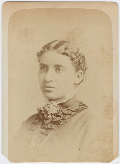 Carte de visite van Lottie Grimke door Charles Milton Bell