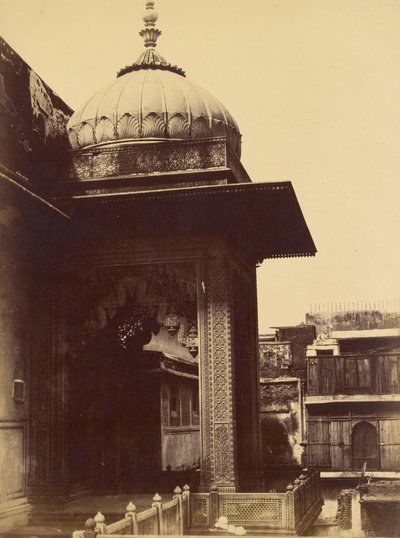 Ongeïdentificeerd Gebouw met Balkon, Delhi door Charles Moravia