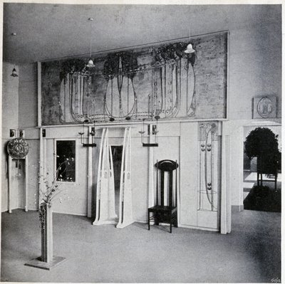 Interieur van een decoratieve kunstsalon in Wenen, circa 1900 (decor en meubels door Charles Rennie en Margaret MacDonald Mackintosh) door Charles Rennie Mackintosh