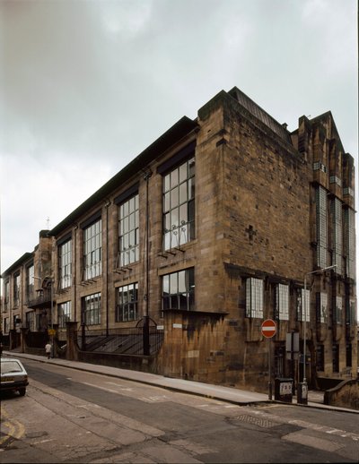 Uitzicht op de School voor Schone Kunsten ontworpen door architect Charles Rennie Mackintosh (1868-1928) door Charles Rennie Mackintosh