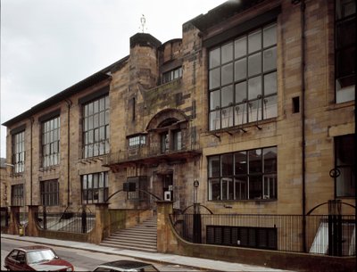 Uitzicht op de School of Fine Arts ontworpen door architect Charles Rennie Mackintosh door Charles Rennie Mackintosh