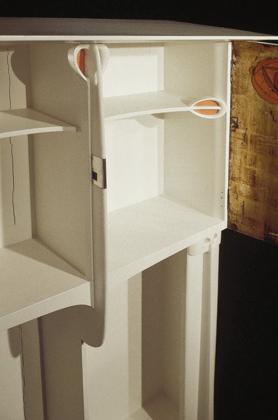 Witte kast ontworpen voor mevrouw Rowat, 1902 door Charles Rennie Mackintosh