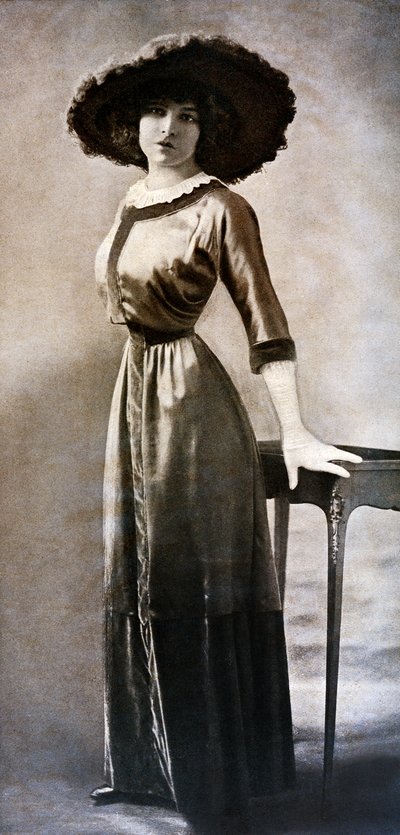 Portret van Emilie Bouchaud, rond 1909 door Charles Reutlinger