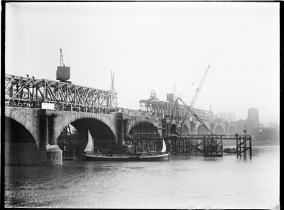 Sloop van Waterloo Bridge, City of Westminster, Greater London Authority door Charles William Prickett